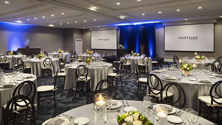 Courtyard by Marriott Long Beach Downtown Dining Room