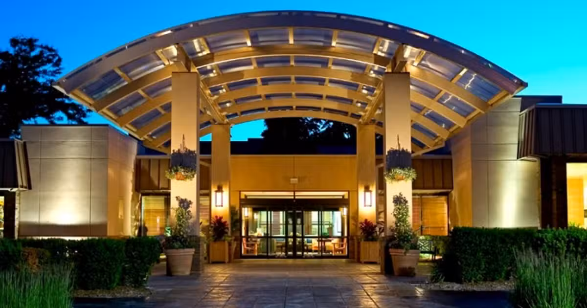 Sheraton Milwaukee Brookfield Hotel